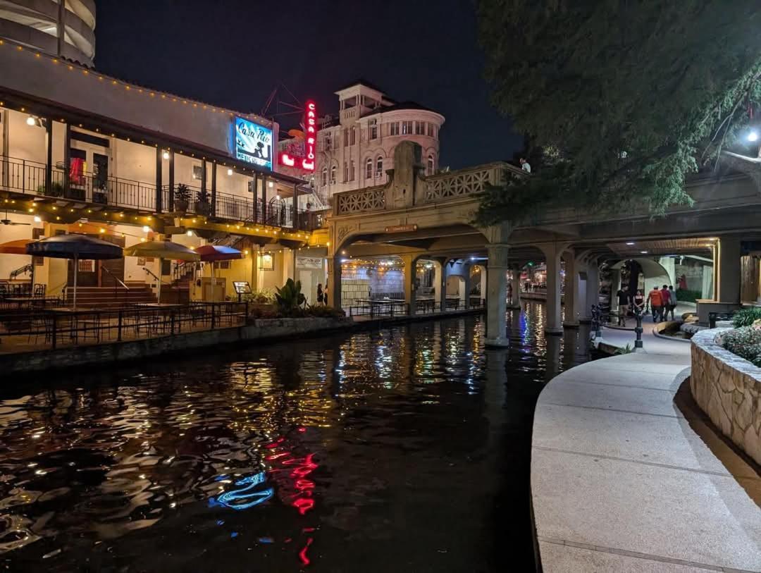 Viva Fiesta Condo On San Antonio Riverwalk Luaran gambar